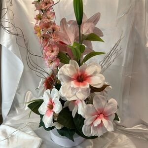 Elegant Floral Arrangement with Pink and White Accents
